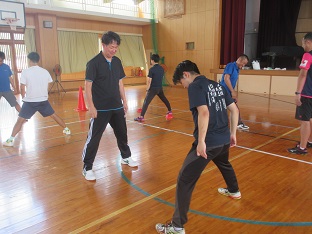 足開き