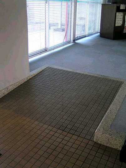 玄関屋内1